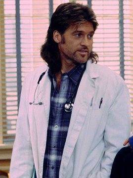 Billy Ray Cyrus (Dr. Clint ’Doc’ Cassidy) zdroj: imdb.com