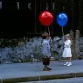 Červený balónik (1956) - La petite fille au ballon bleu
