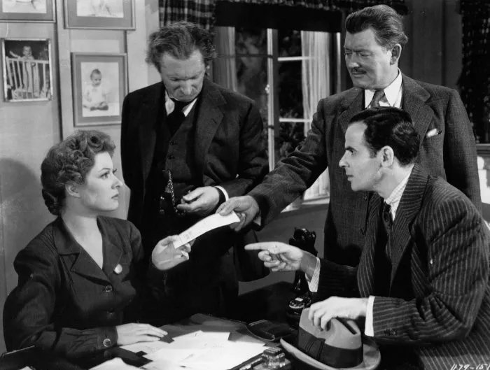 Greer Garson (Edna Gladney), Felix Bressart (Dr. Max Breslar), Marc Lawrence (La Verne) zdroj: imdb.com