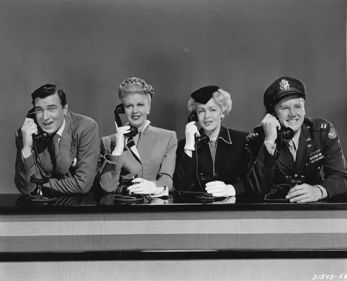 Ginger Rogers (Irene Malvern), Lana Turner (Bunny Smith), Van Johnson (Captain James Hollis), Walter Pidgeon (Chip Collyer) zdroj: imdb.com