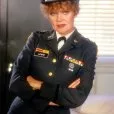 Vojačka Benjaminová (1980) - Capt. Doreen Lewis