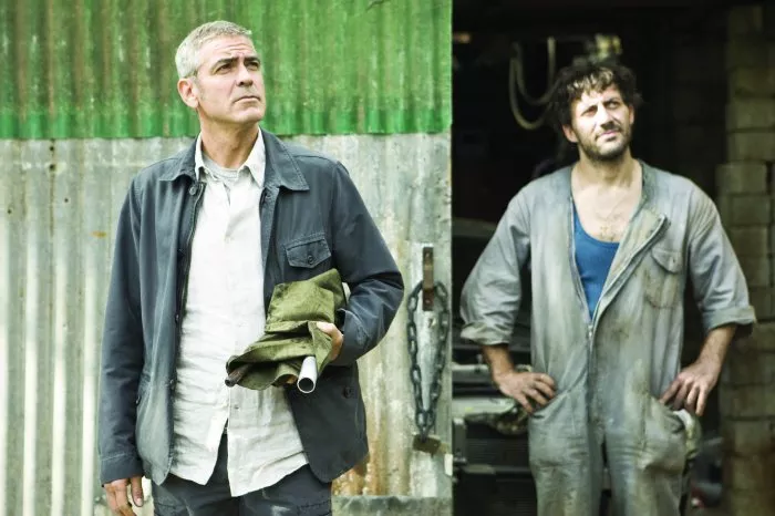 George Clooney (Jack), Filippo Timi (Fabio) zdroj: imdb.com