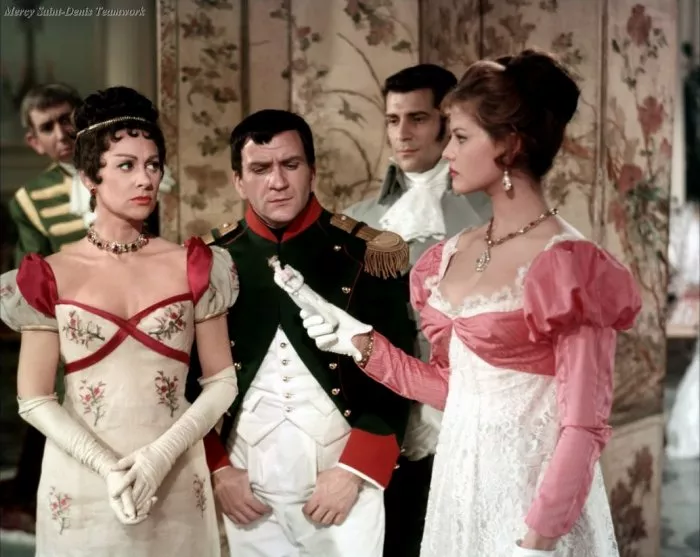 Claudia Cardinale (Pauline Bonaparte), Martine Carol (Joséphine de Beauharnais), Pierre Mondy (Napoléon Bonaparte) zdroj: imdb.com