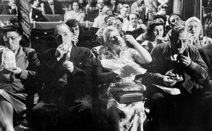 Nejmenší kino na světě (1957) - Helen Adair in 'Comin' Thro The Rye'