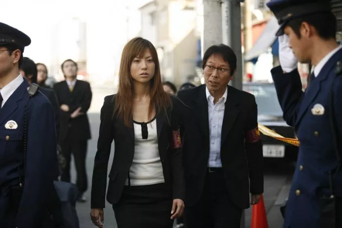Ren Ósugi (Detective Sekiya), Hitomi (Keiko Kirishima) zdroj: imdb.com
