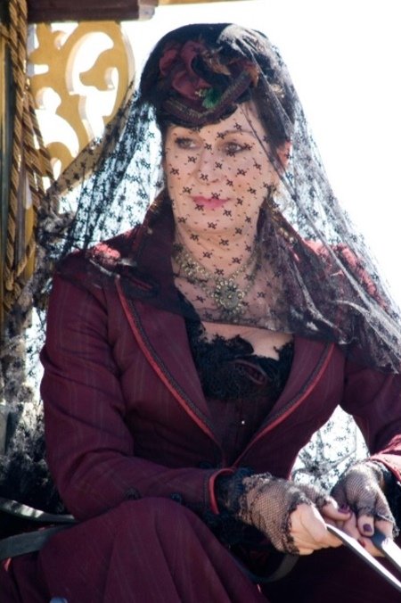Anjelica Huston (Madame Louise) zdroj: imdb.com