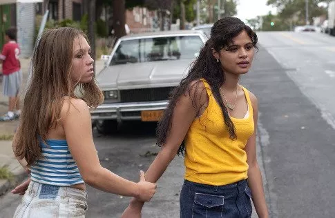 Melonie Diaz (Young Laurie), Laila Liliana Garro (Diane) zdroj: imdb.com