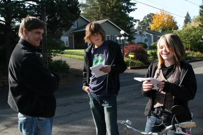 Gus Van Sant, Taylor Momsen (Jennifer), Gabe Nevins (Alex) zdroj: imdb.com