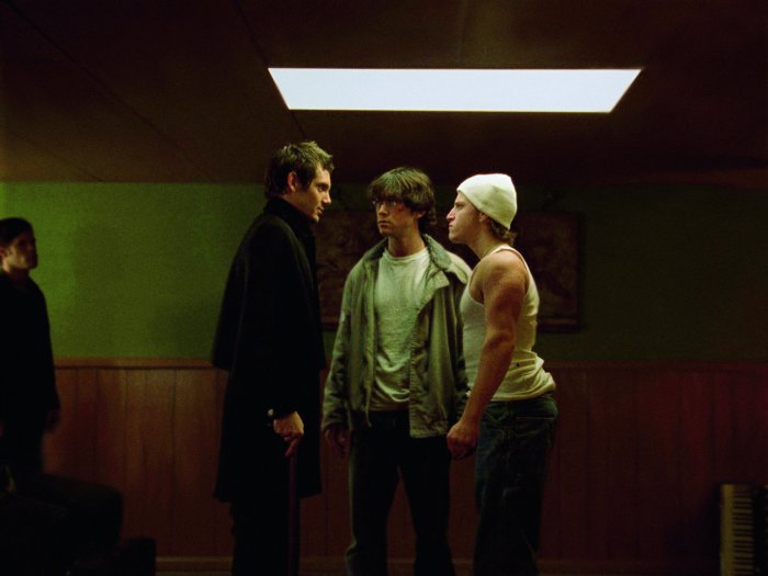 Lukas Haas (The Pin), Noah Fleiss (Tugger), Joseph Gordon-Levitt (Brendan) zdroj: imdb.com