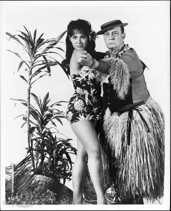 Buster Keaton (Bwana), Bobbie Shaw Chance (Khola Koku) zdroj: imdb.com