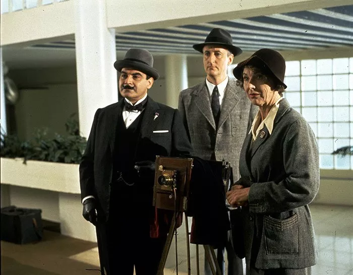 David Suchet (Hercule Poirot), Hugh Fraser (Captain Hastings)