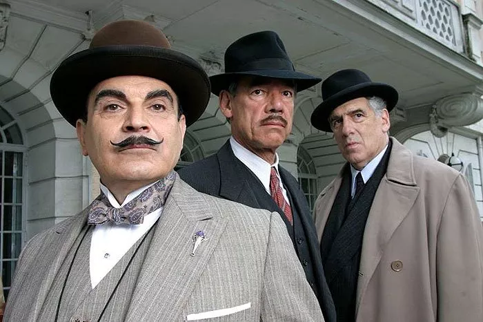 David Suchet (Hercule Poirot), Roger Lloyd Pack, Elliott Gould