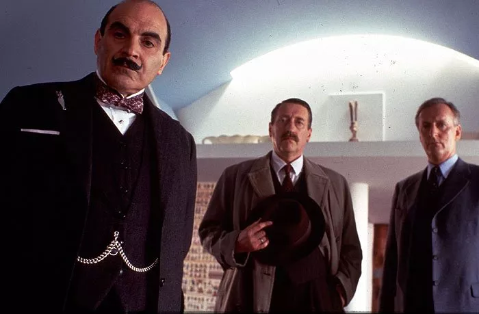David Suchet (Hercule Poirot), Philip Jackson (Chief Inspector Japp), Hugh Fraser (Captain Hastings)