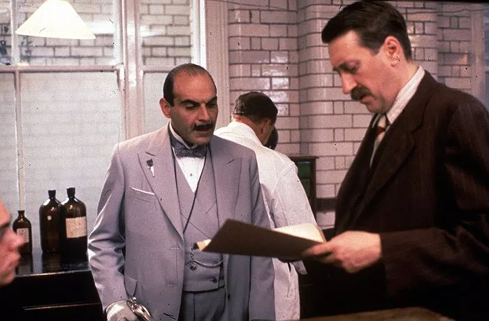 David Suchet (Hercule Poirot), Philip Jackson (Chief Inspector Japp)