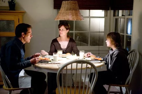 Kevin Bacon (Tom Stark), Marcia Gay Harden (Megan Stark), Miles Heizer (Davey Danner) zdroj: imdb.com