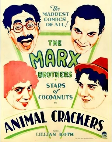 Groucho Marx (Captain Jeffrey Spaulding), Chico Marx (Signor Emanuel Ravelli), Harpo Marx (The Professor), Zeppo Marx (Horatio Jamison), The Marx Brothers zdroj: imdb.com