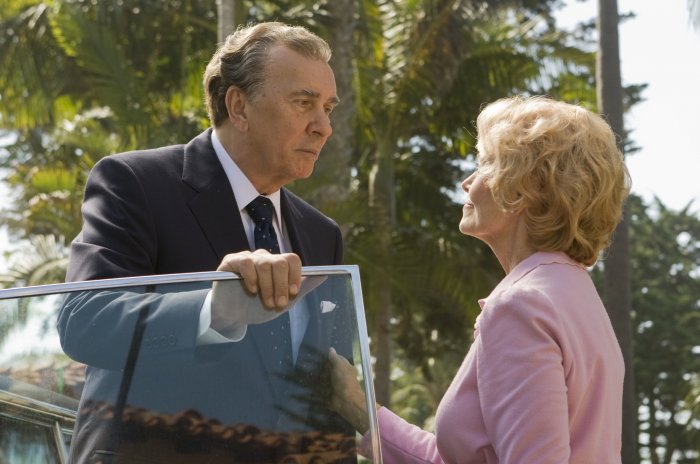 Frank Langella (Richard Nixon), Patty McCormack (Pat Nixon) zdroj: imdb.com