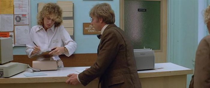 Malcolm McDowell (H.G. Wells), Antonie Becker (Nurse) zdroj: imdb.com