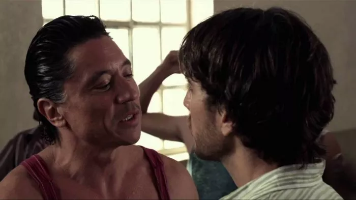 Carlos Bardem (Apache), Alberto Ammann (Juan Oliver) zdroj: imdb.com