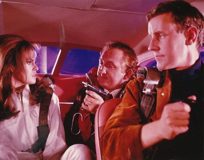 Raquel Welch (Fathom Harvill), Ronald Fraser (Colonel Campbell), Richard Briers (Timothy)