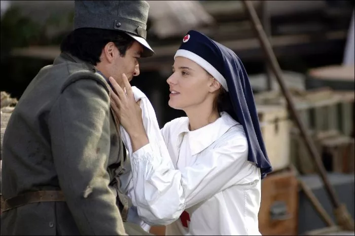 Andrea Di Stefano (Umberto Boccioni), Christiane Filangieri (Lorenza Petrai) zdroj: imdb.com
