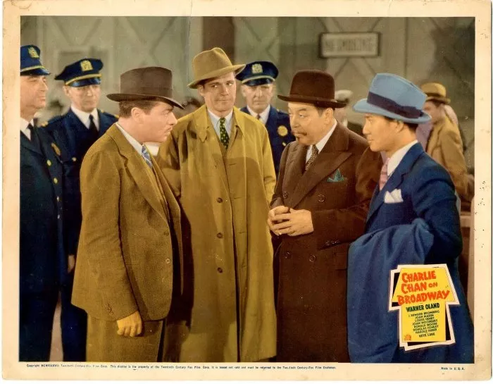 Charlie Chan na Broadwayi (1937) - Policeman