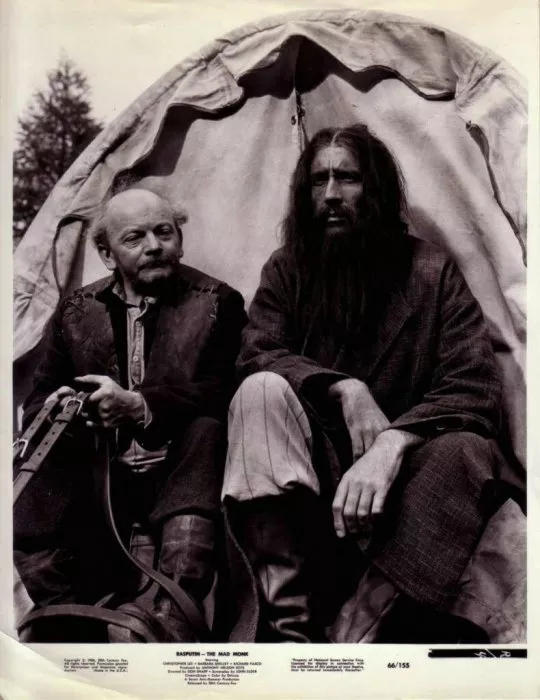 Christopher Lee (Grigori Rasputin), Bartlett Mullins (Waggoner) zdroj: imdb.com