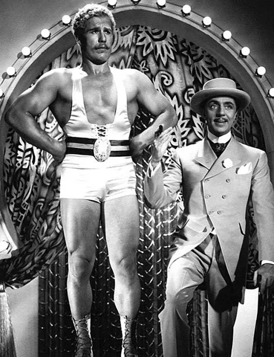 William Powell (Florenz Ziegfeld Jr.), Nat Pendleton (Sandow) zdroj: imdb.com