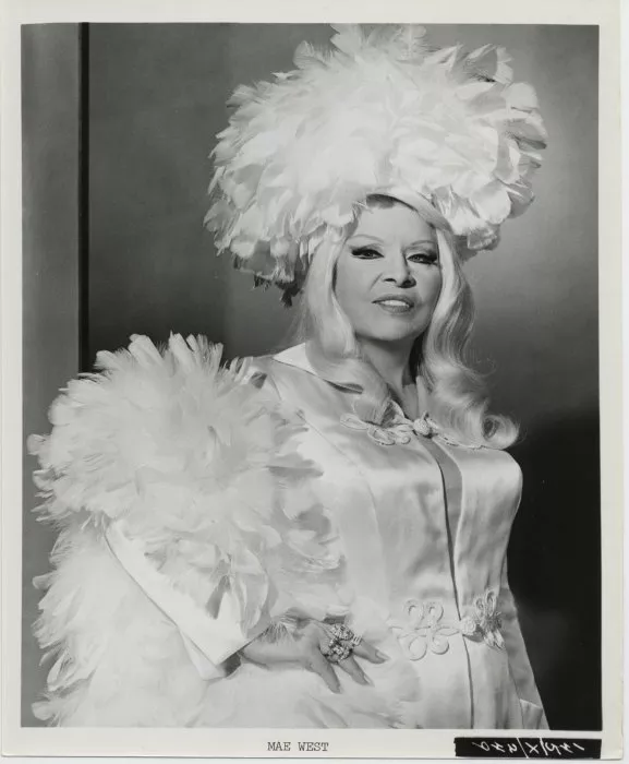Mae West (Leticia Van Allen) zdroj: imdb.com