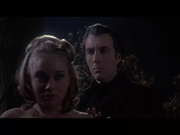 Christopher Lee (Dracula), Linda Hayden (Alice Hargood) zdroj: imdb.com
