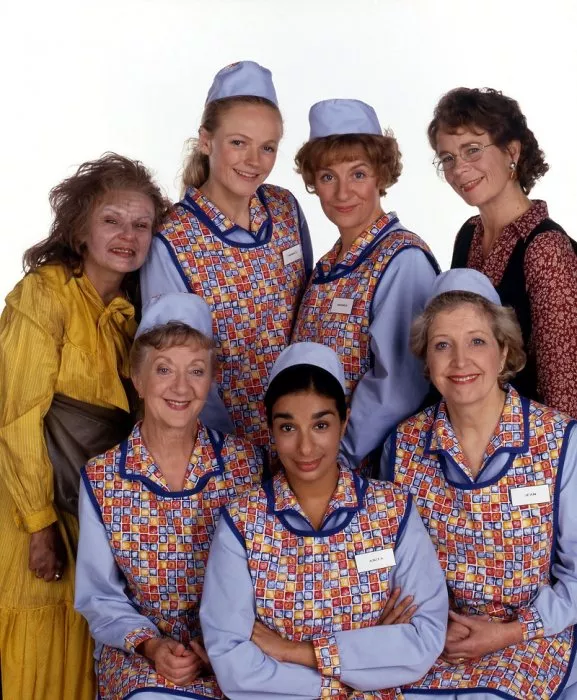 Thelma Barlow (Dolly), Celia Imrie (Philippa), Maxine Peake (Twinkle), Anne Reid (Jean), Julie Walters (Petula), Shobna Gulati (Anita), Victoria Wood (Bren) zdroj: imdb.com