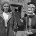 Dvojí život (1947) - Girl in Wig Shop