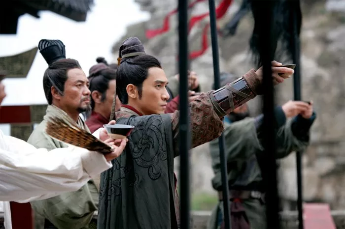 Tony Chiu Wai Leung (Zhou Yu), Yong You (Liu Bei) zdroj: imdb.com