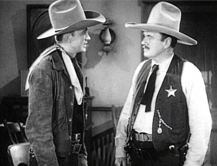 Ed Cassidy (Sheriff Tomlin), Tex Ritter (Tex Lawrence) zdroj: imdb.com