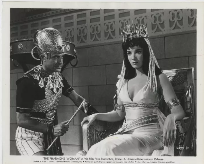 Linda Cristal (Akis), Armando Francioli (Ramses prince of Thebes) zdroj: imdb.com