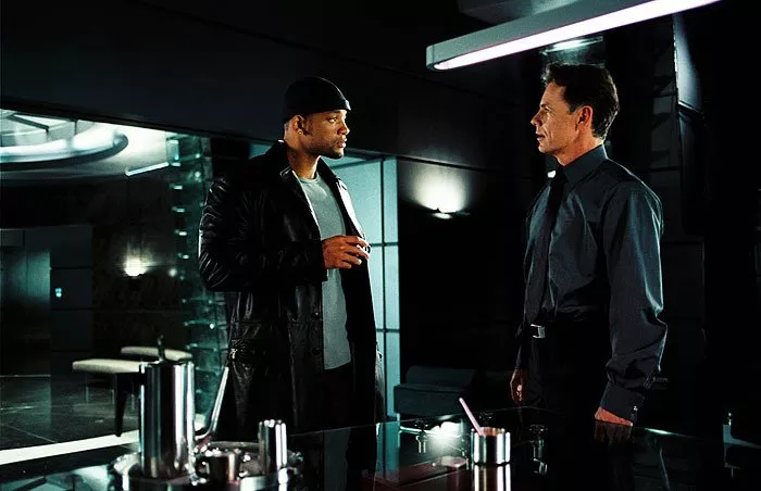 Will Smith (Del Spooner), Bruce Greenwood (Lawrence Robertson)