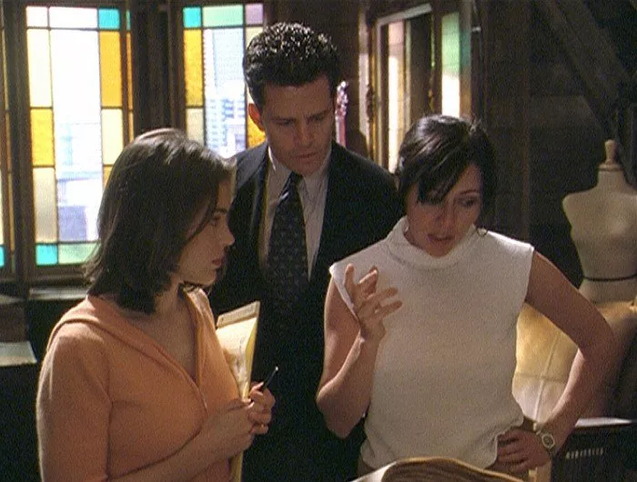 Alyssa Milano (Phoebe Halliwell), Ted King (Inspector Andy Trudeau), Shannen Doherty (Prue Halliwell)