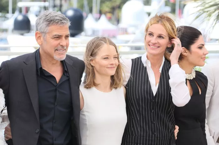 George Clooney (Lee Gates), Jodie Foster, Julia Roberts (Patty Fenn) zdroj: imdb.com 
promo k filmu