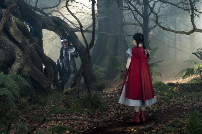 Johnny Depp (Wolf), Lilla Crawford (Little Red Riding Hood) zdroj: imdb.com