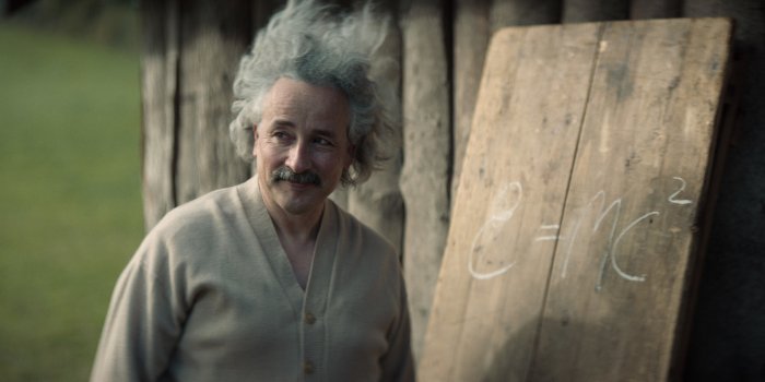 Aidan McArdle (Albert Einstein) zdroj: imdb.com
