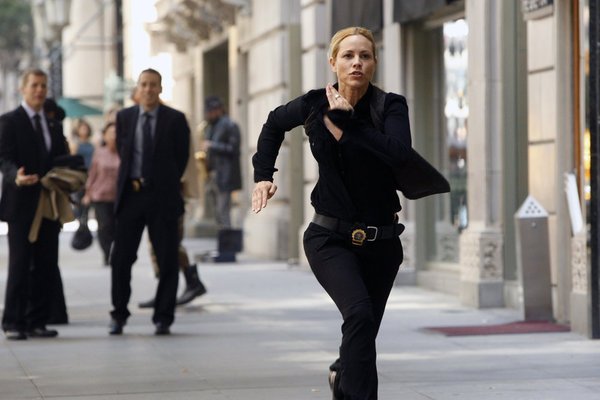 Maria Bello (Detective Jane Timoney), Kirk Acevedo (Detective Luisito Calderon) zdroj: imdb.com