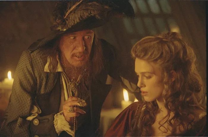Geoffrey Rush (Barbossa), Keira Knightley (Elizabeth Swann) zdroj: imdb.com