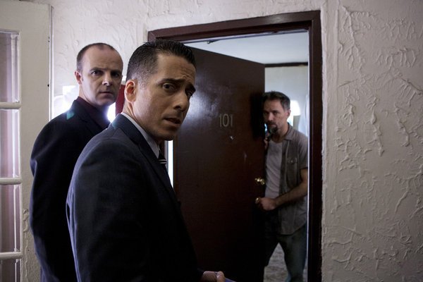 Kirk Acevedo (Detective Luisito Calderon), Brían F. O’Byrne, David Meunier zdroj: imdb.com