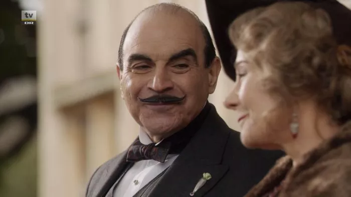 David Suchet (Hercule Poirot), Zoë Wanamaker (Ariadne Oliver) zdroj: imdb.com