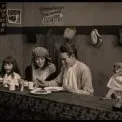 On mezi lupiči (1919) - The Girl