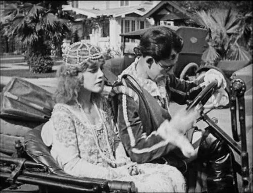 Mildred Davis (The Girl), Harold Lloyd (The Boy) zdroj: imdb.com