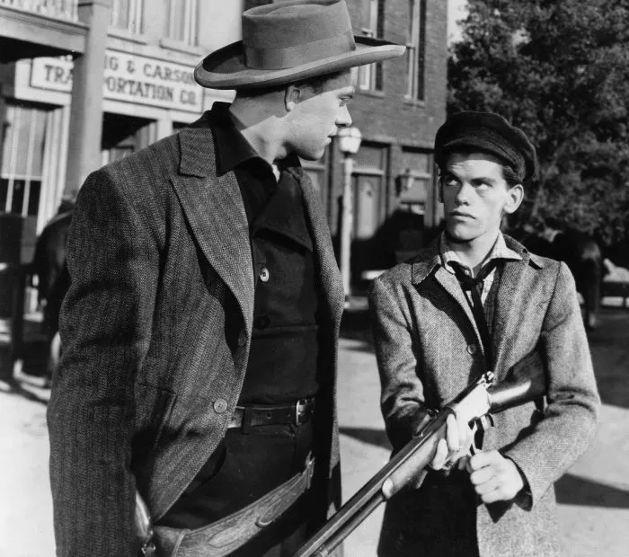 Gene Collins (Young Gunslinger), John Ireland (Bob Ford) zdroj: imdb.com