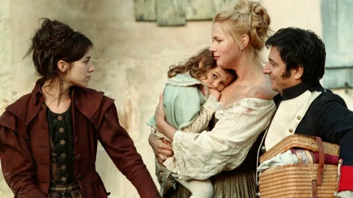 Charlotte Gainsbourg (Fantine), Christian Clavier (Thénardier), Veronica Ferres (Madame Thénardier), Léopoldine Serre (Cosette enfant) zdroj: imdb.com