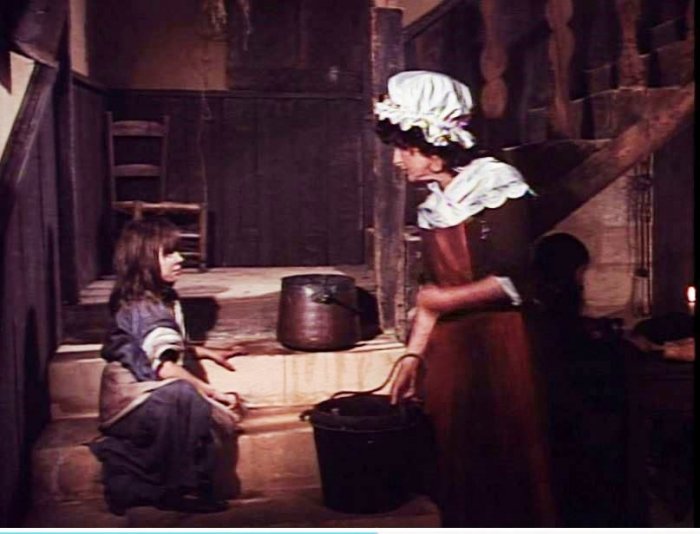 Caroline Blakiston (Madame Thenardier), Joanna Price (Cosette (child)) zdroj: imdb.com