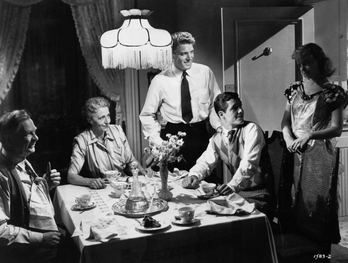 Burt Lancaster (Steve Thompson), Edna Holland (Mrs. Thompson), Griff Barnett (Pop), Richard Long (Slade Thompson), Meg Randall (Helen) zdroj: imdb.com